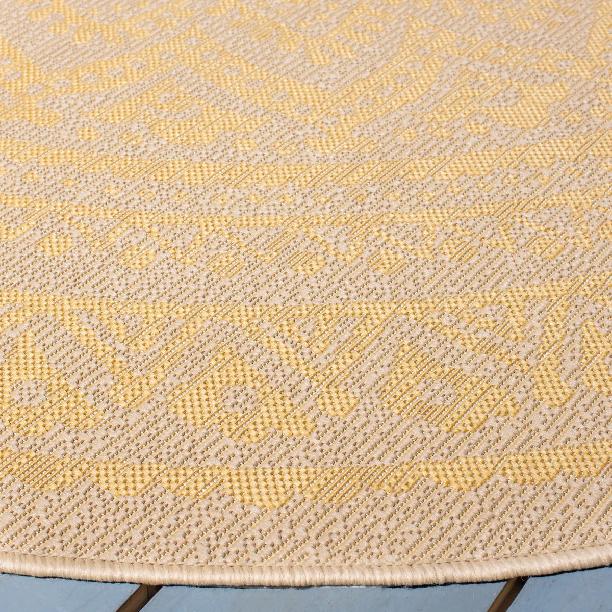Safavieh Courtyard 6'-7" x 6'-7" Rug in Beige / Gold