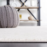 Safavieh Continental 4'-0" x 6'-0" Rug in Ivory / Beige