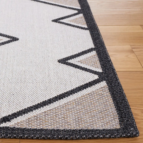 Safavieh Augustine 4'-0" x 6'-0" Rug in Beige / Black