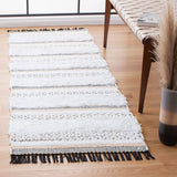 Safavieh Boston 2'-3" x 7'-0" Rug in Ivory / Beige