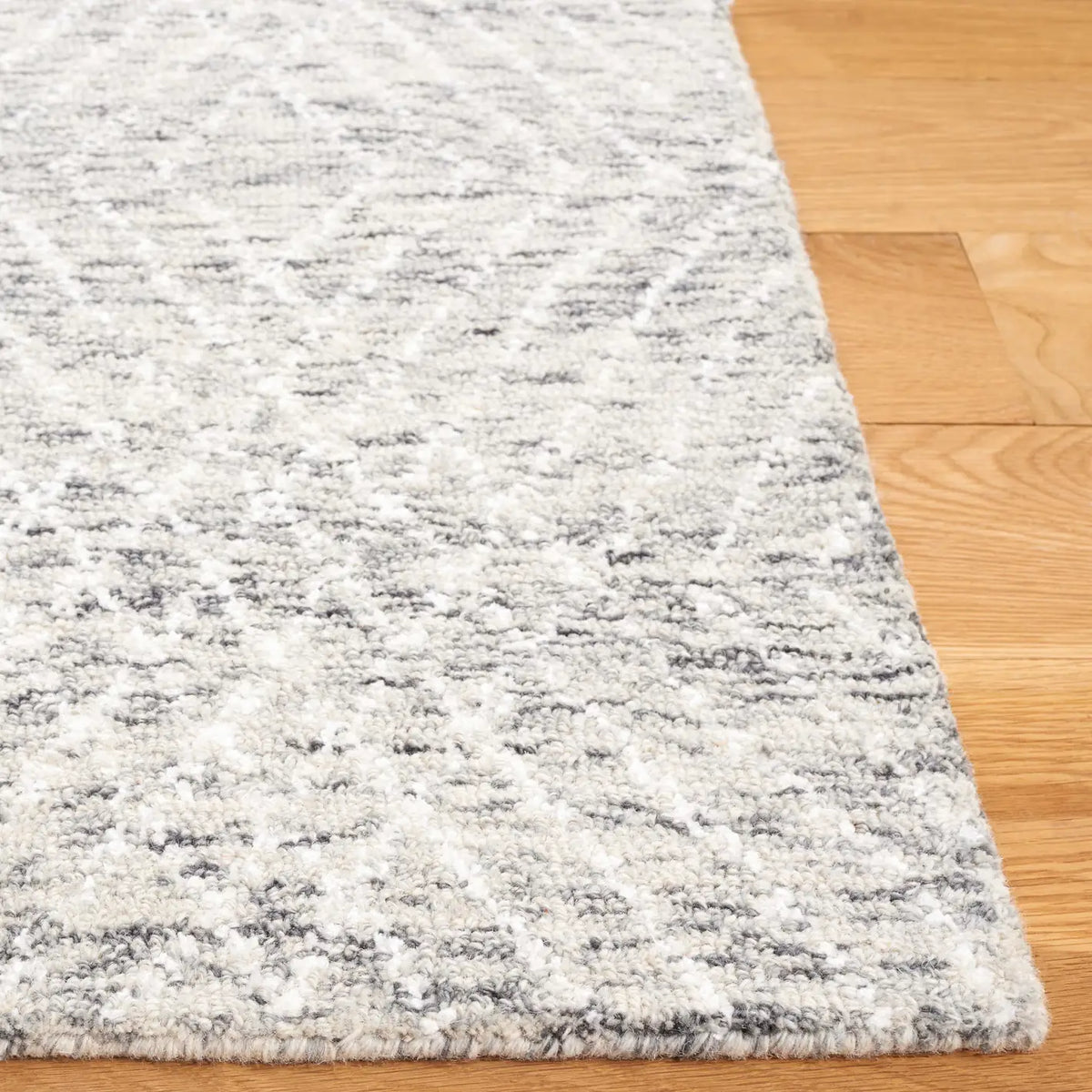 Safavieh Abstract 4'-0" x 6'-0" Rug in Grey / Ivory