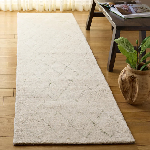 Safavieh Harvest 2'-3" x 9'-0" Rug in Ivory / Green
