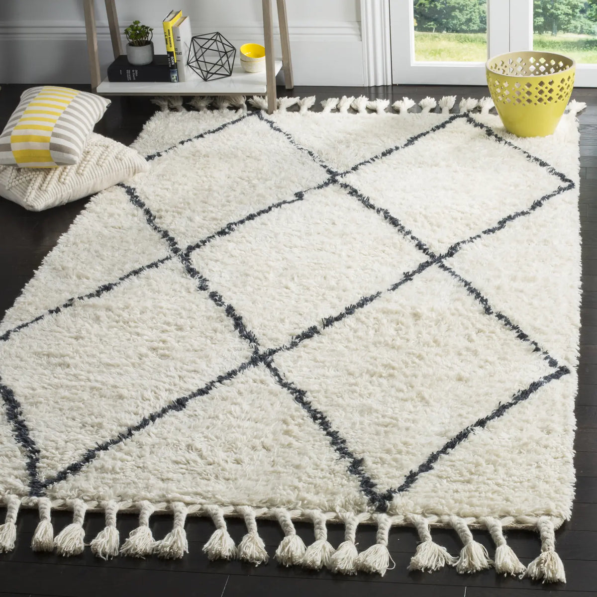 Safavieh Casablanca 5'-0" x 8'-0" Rug in Ivory / Grey
