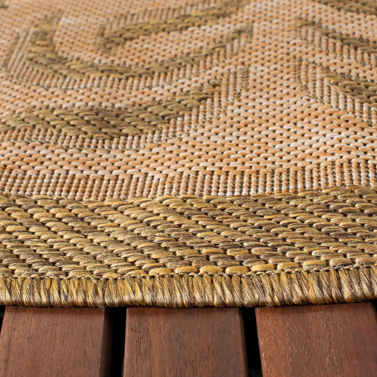 Safavieh Courtyard 6'-7" x 6'-7" Rug in Natural / Gold