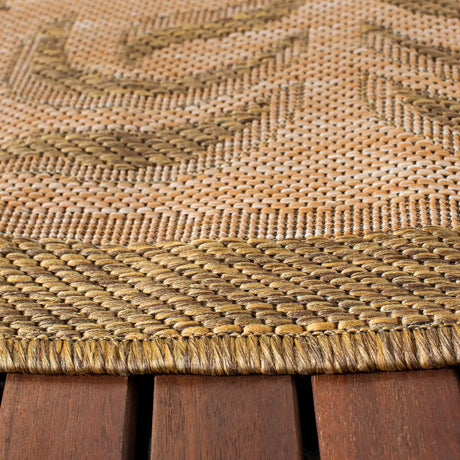 Safavieh Courtyard 6'-7" x 6'-7" Rug in Natural / Gold