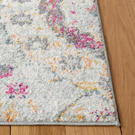 Safavieh Madison 4'-0" x 6'-0" Rug in Grey / Gold