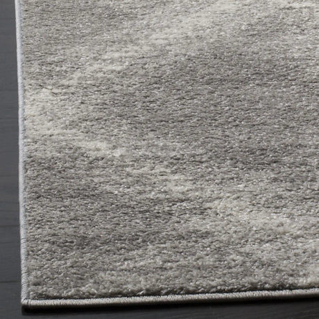 Safavieh Adirondack 4'-0" x 6'-0" Rug in Light Grey / Ivory
