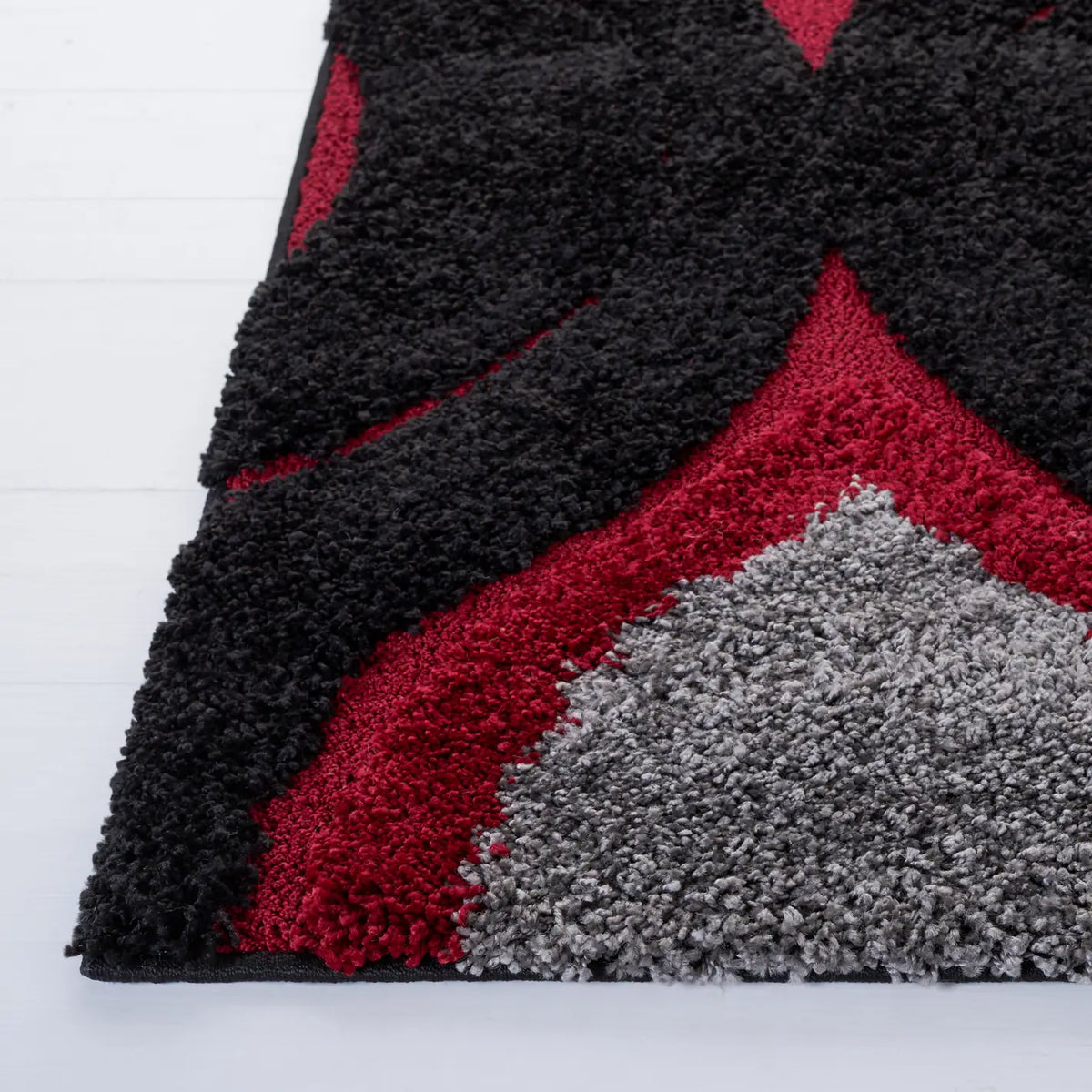 Safavieh Florida Shag 5'-3" x 7'-6" Rug in Black / Red