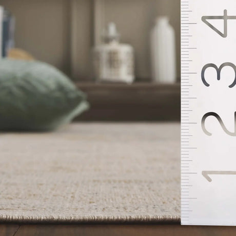 Safavieh Atlas 5'-3" x 7'-7" Rug in Ivory / Beige