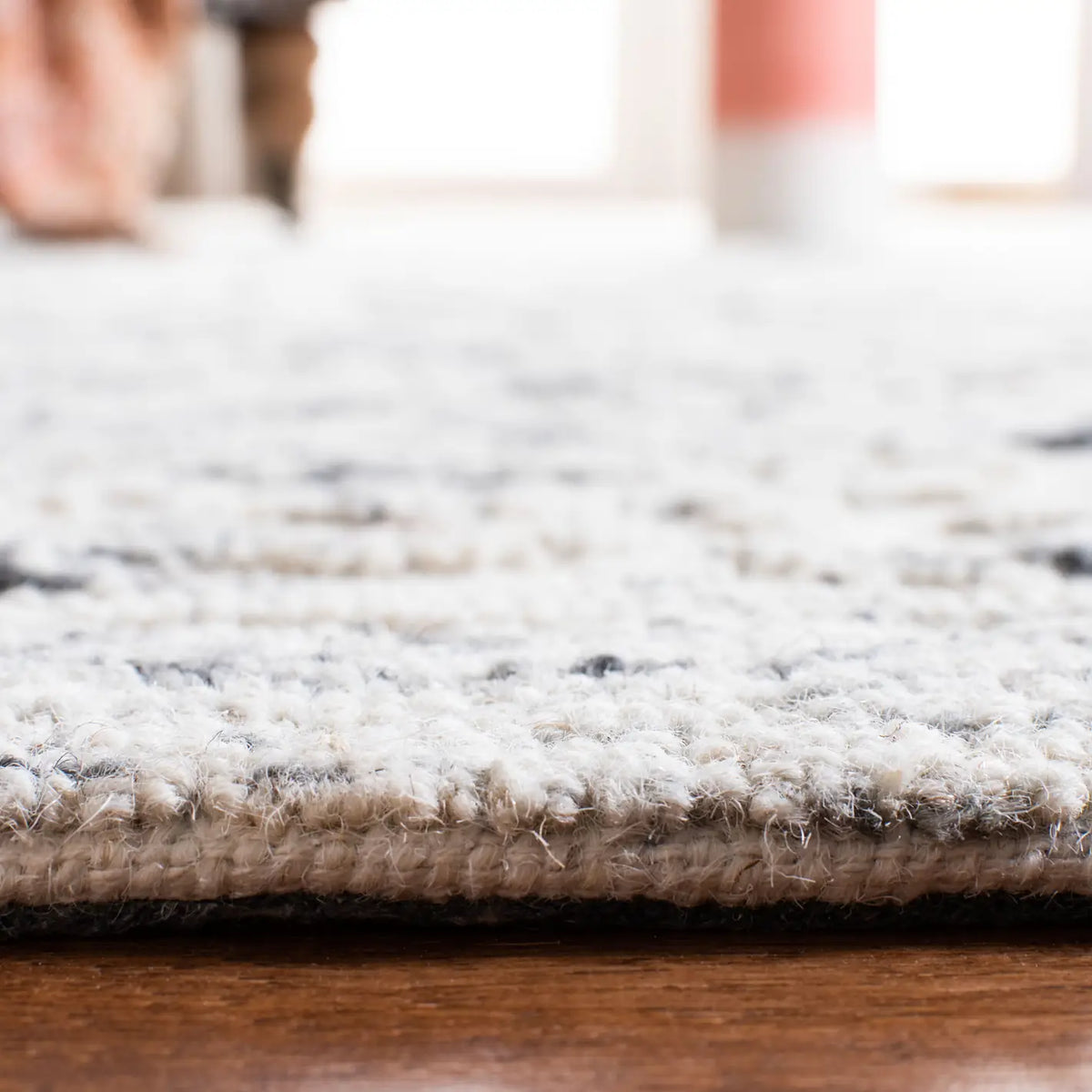 Safavieh Trace 4'-0" x 6'-0" Rug in Ivory / Charcoal