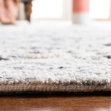 Safavieh Trace 4'-0" x 6'-0" Rug in Ivory / Charcoal