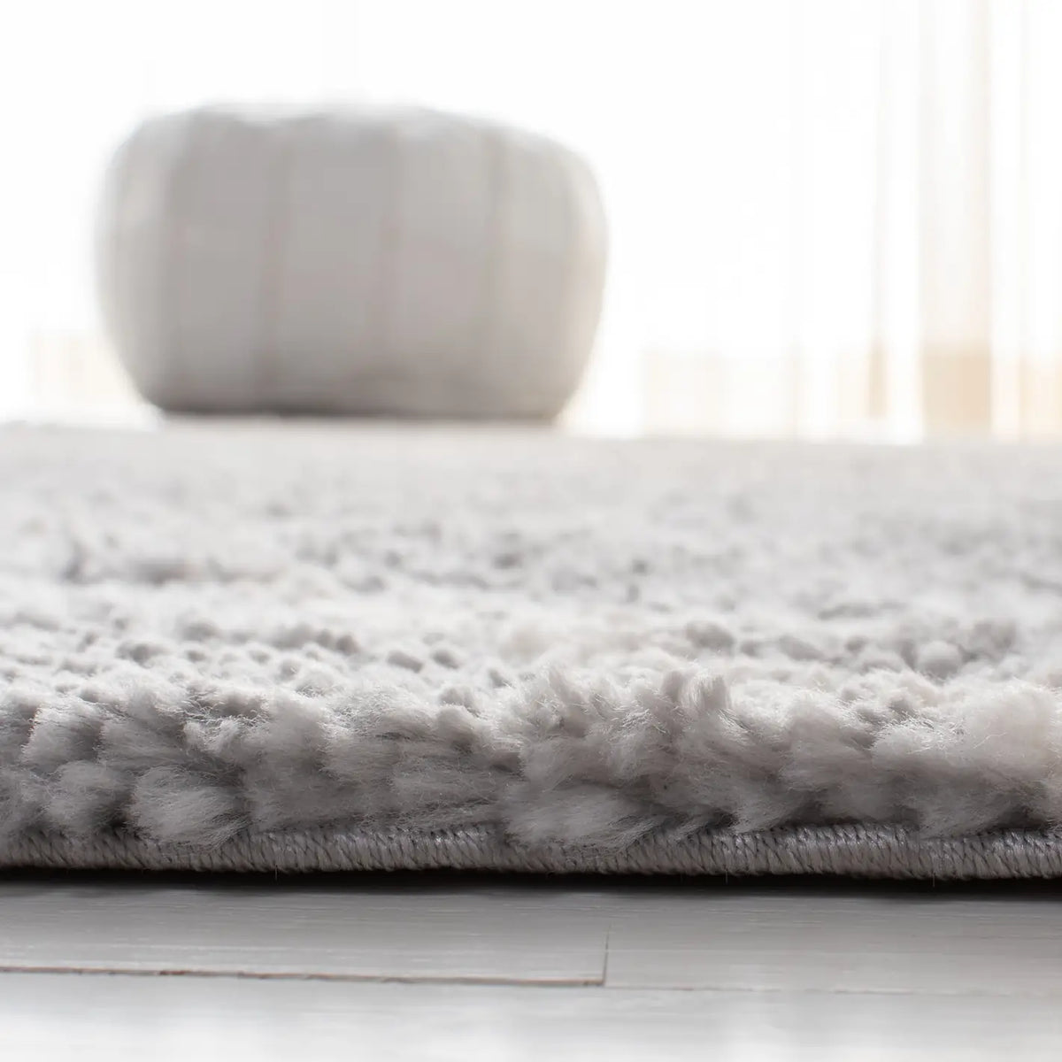 Safavieh Parma Shag 5'-3" x 7'-6" Rug in Grey / Cream