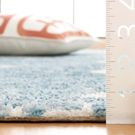 Safavieh Audrey 4'-0" x 6'-0" Rug in Blue / Ivory