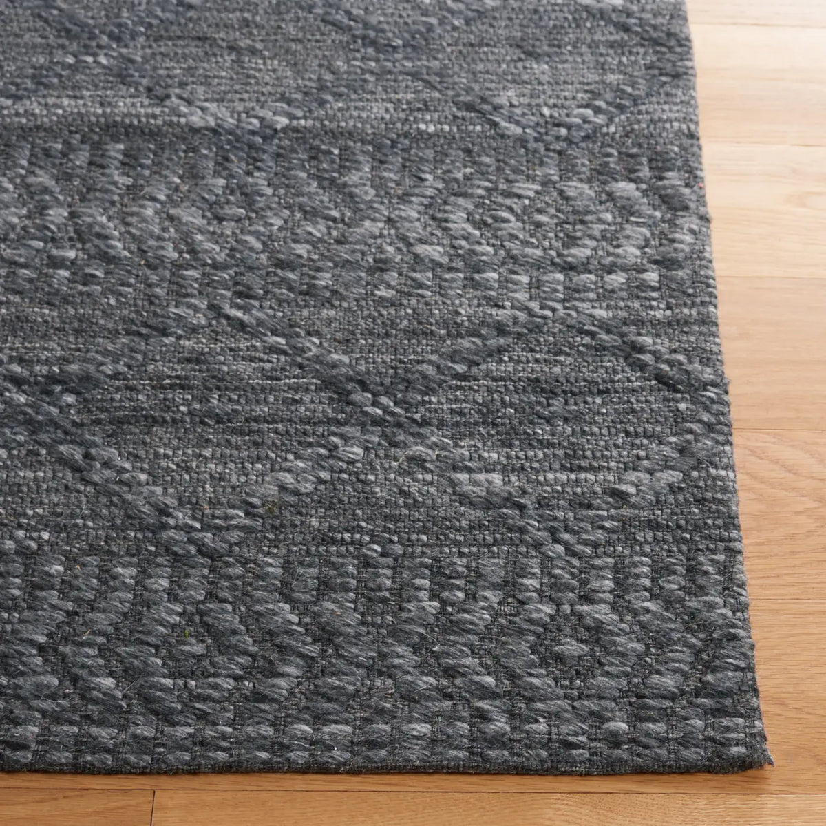 Safavieh Marbella 4'-0" x 6'-0" Rug in Grey