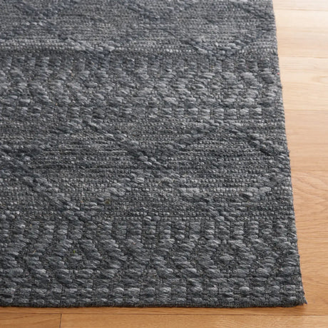 Safavieh Marbella 4'-0" x 6'-0" Rug in Grey
