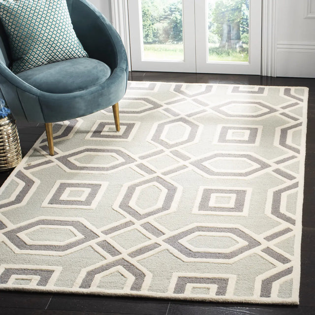 Safavieh Cambridge 5'-0" x 8'-0" Rug in Grey / Ivory