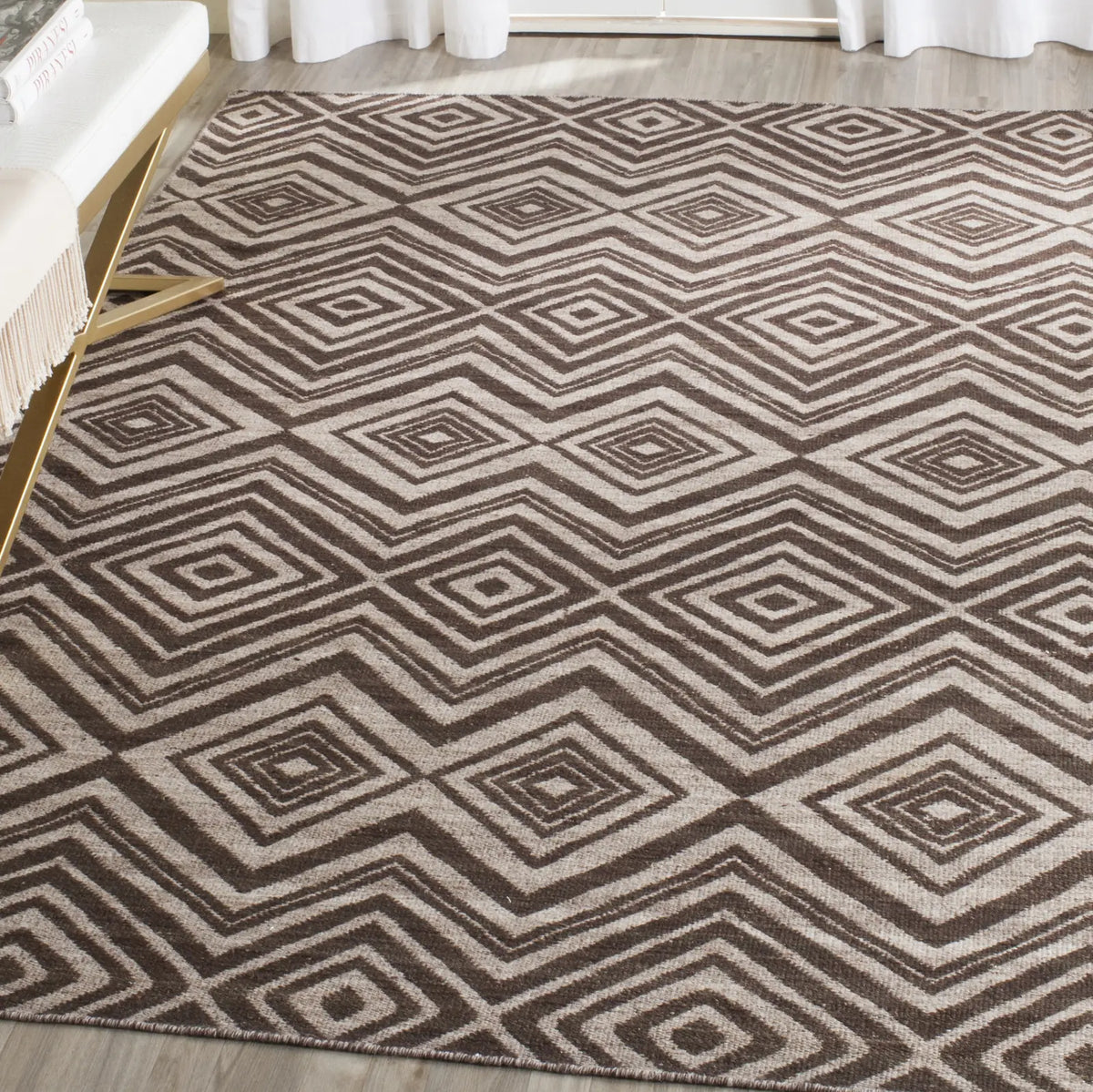 Safavieh Kilim 5'-0" x 8'-0" Rug in Grey / Light Grey