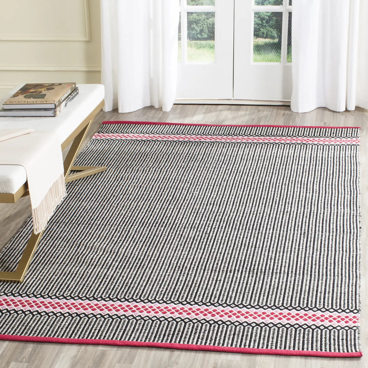 Safavieh Montauk 5'-0" x 7'-0" Rug in Light Pink / Multi