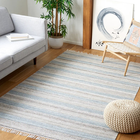 Safavieh Striped Kilim 4'-0" x 6'-0" Rug in Grey / Beige