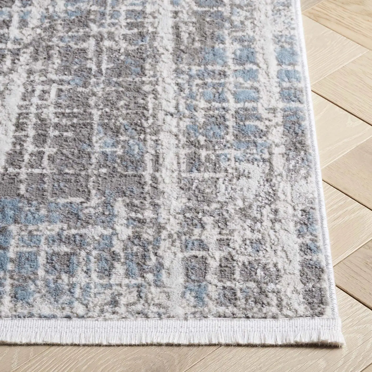 Safavieh Mila 4'-0" x 6'-0" Rug in Grey / Light Blue