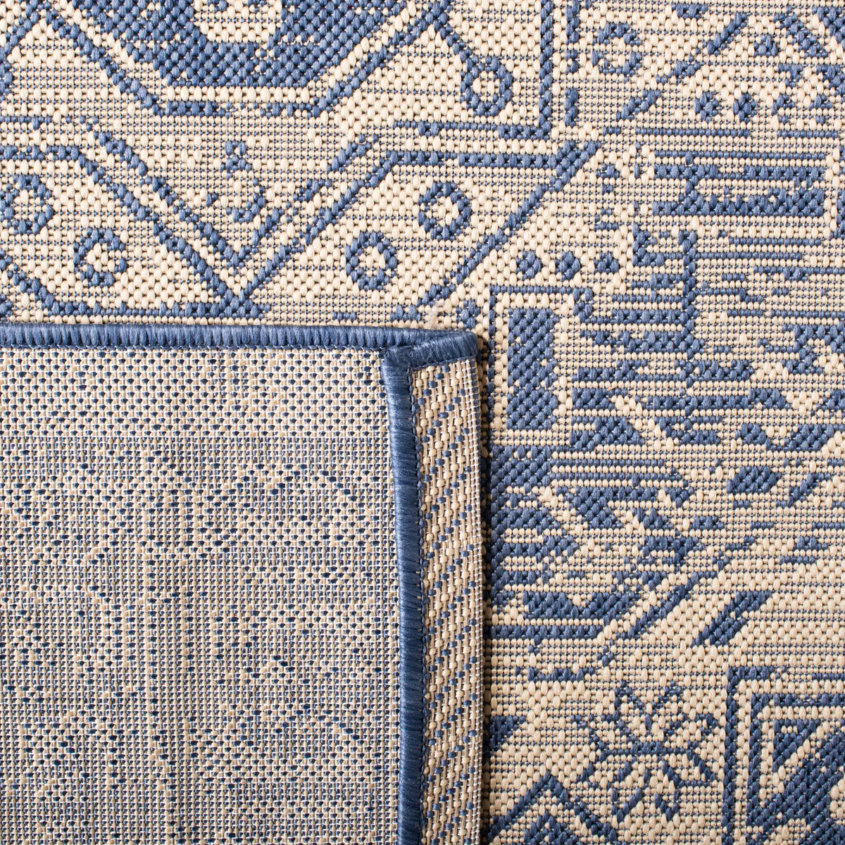 Safavieh Courtyard 5'-3" x 7'-7" Rug in Beige / Blue