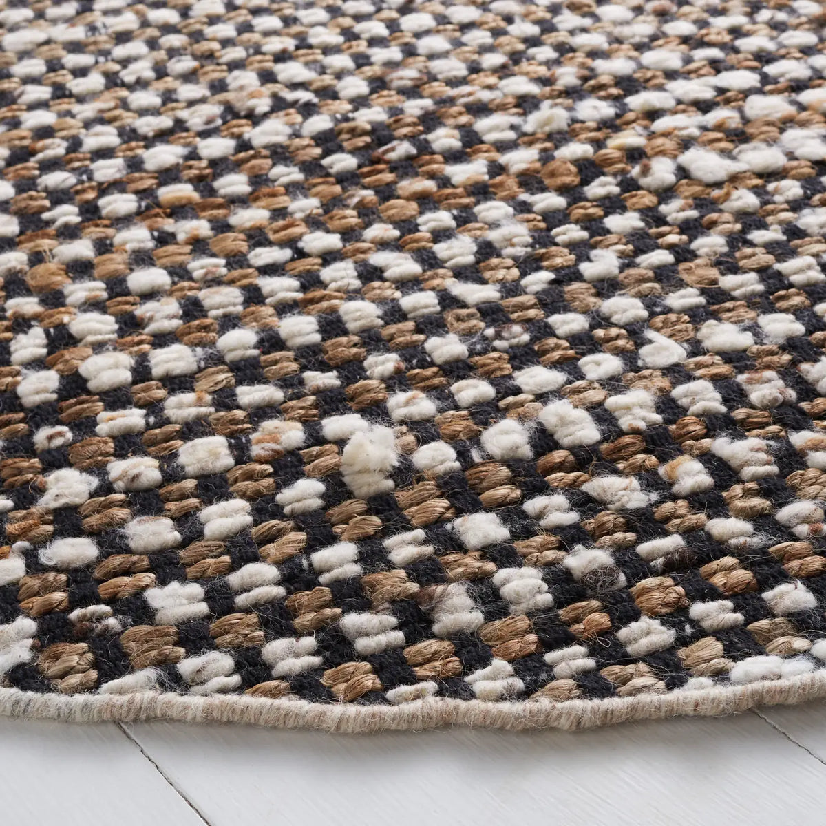 Safavieh Natura 6'-0" x 6'-0" Rug in Black / Ivory