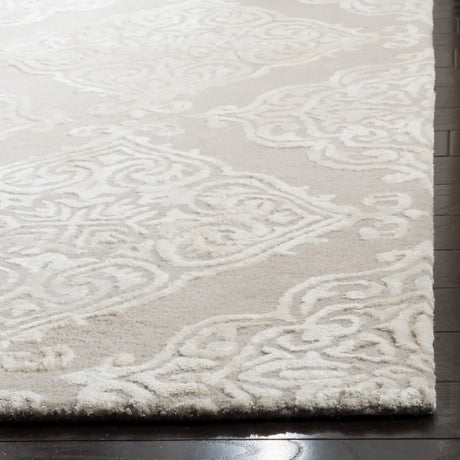 Safavieh Glamour 5'-0" x 8'-0" Rug in Silver / Ivory