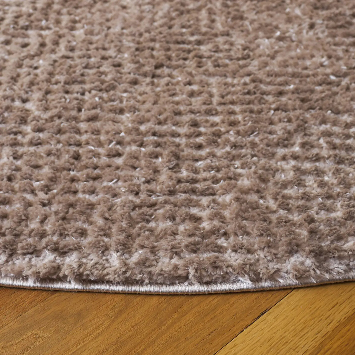 Safavieh Penelope Shag 6'-7" x 6'-7" Rug in Taupe