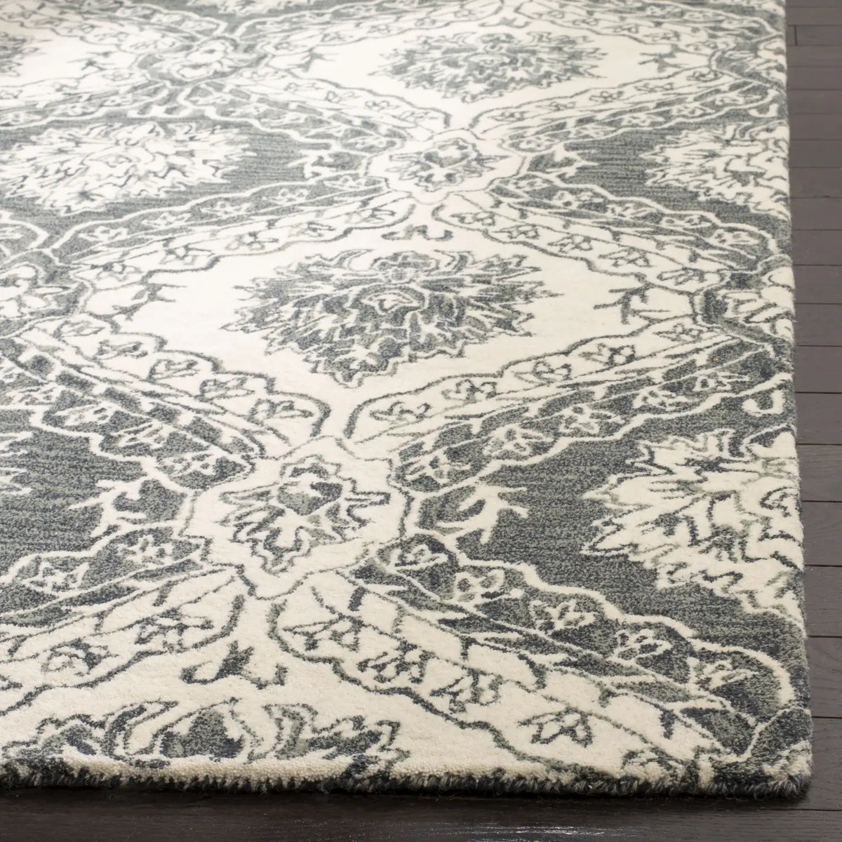 Safavieh Blossom 5'-0" x 8'-0" Rug in Blue / Ivory