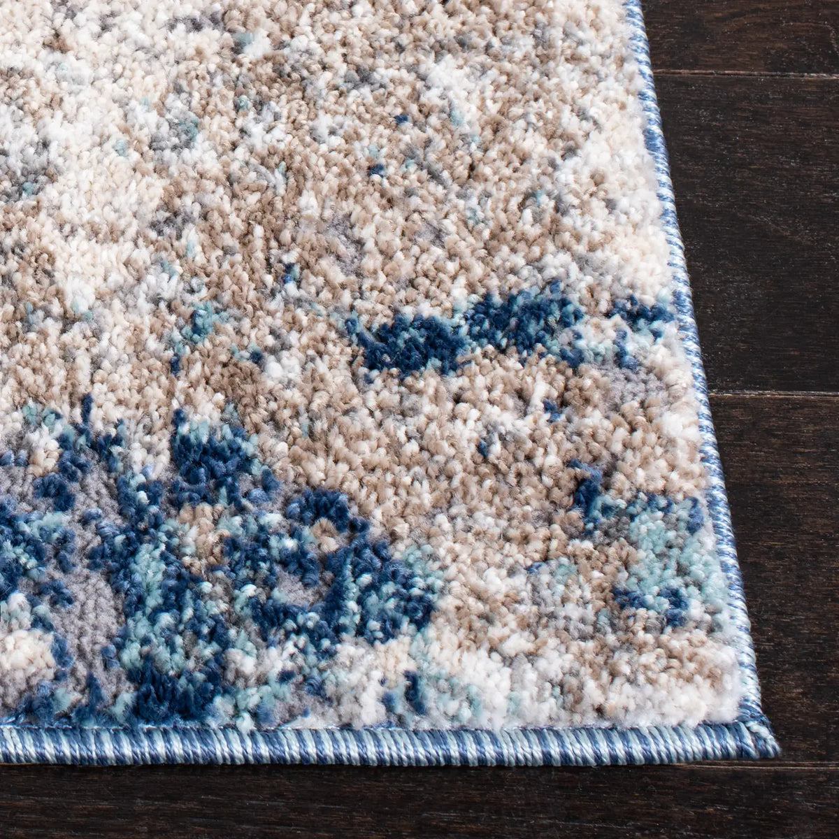 Safavieh Aston 4'-0" x 6'-0" Rug in Grey / Navy