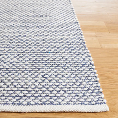 Safavieh Vermont 4'-0" x 6'-0" Rug in Navy