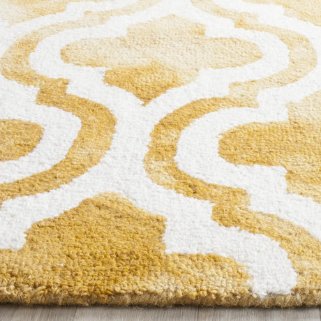 Safavieh Dip Dye 6'-0" x 9'-0" Rug in Gold / Ivory