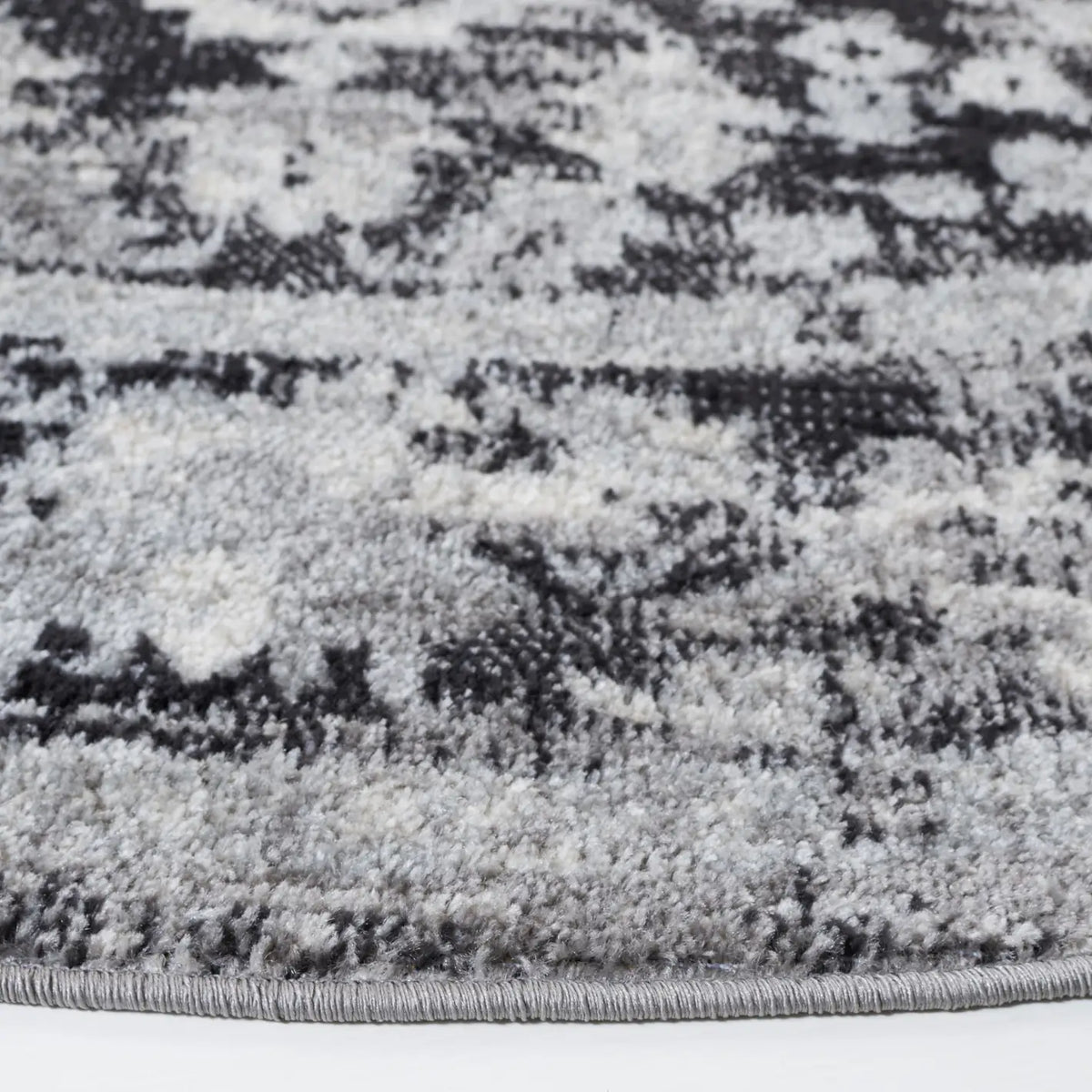 Safavieh Madison 6'-7" x 6'-7" Rug in Black / Grey
