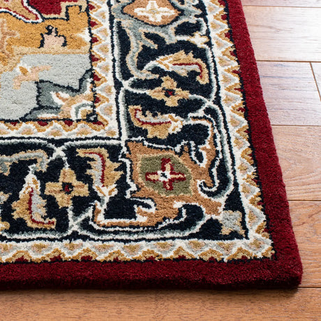 Safavieh Heritage 4'-0" x 6'-0" Rug in Ivory / Red