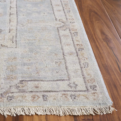 Safavieh Oushak 6'-0" x 9'-0" Rug in Light Grey / Beige