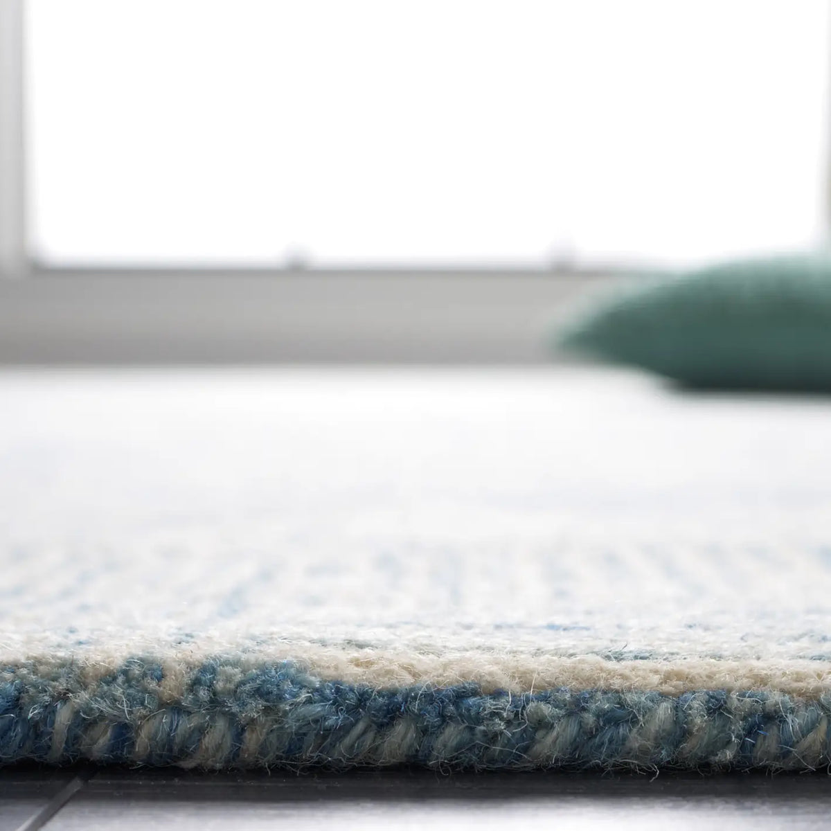 Safavieh Abstract 4'-0" x 6'-0" Rug in Blue / Ivory