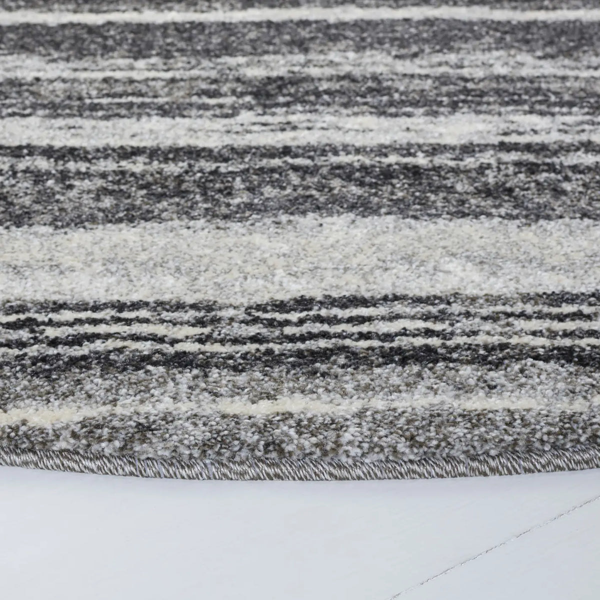 Safavieh Retro 6'-0" x 6'-0" Rug in Dark Grey / Light Grey