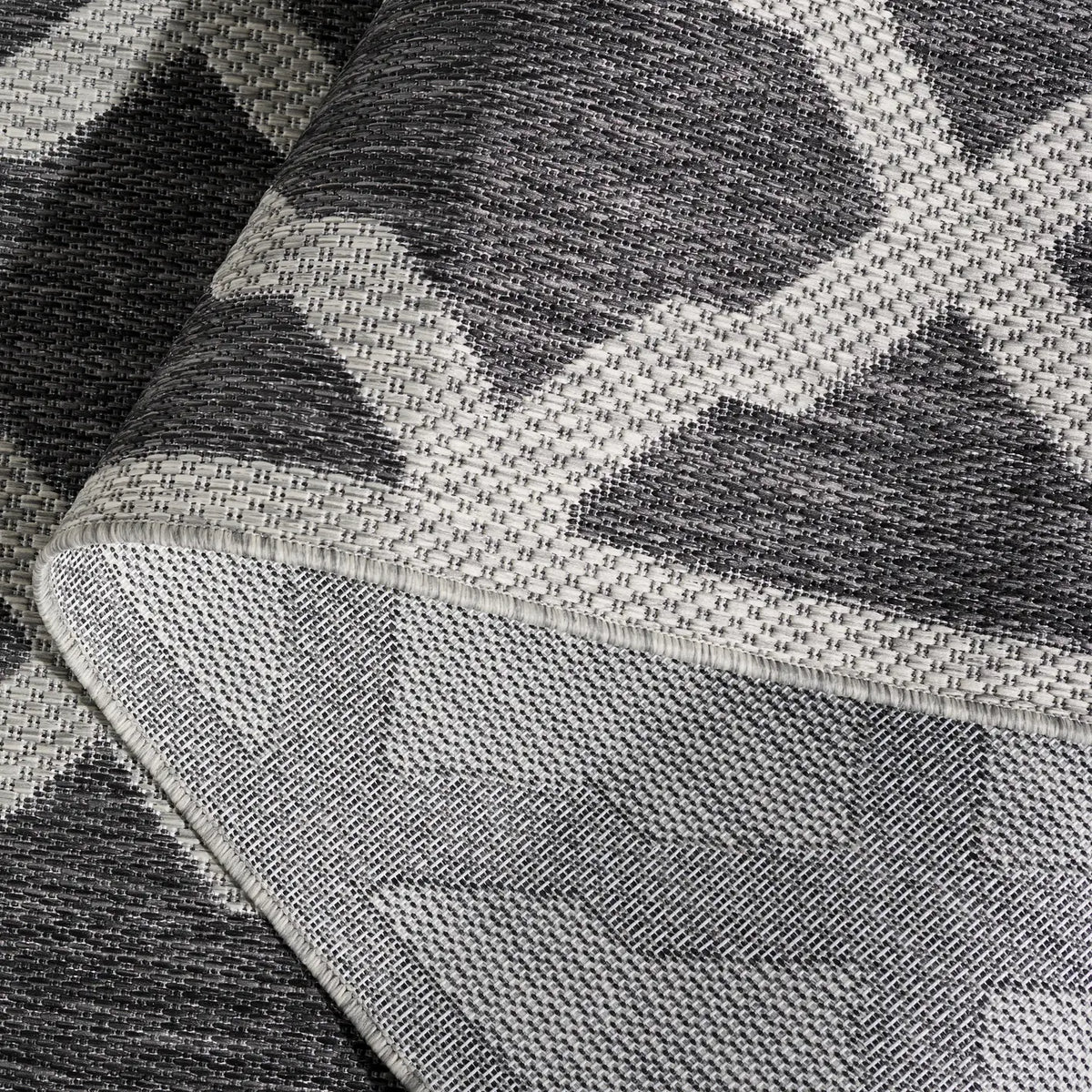 Safavieh Beach House 4'-0" x 6'-0" Rug in Charcoal / Grey