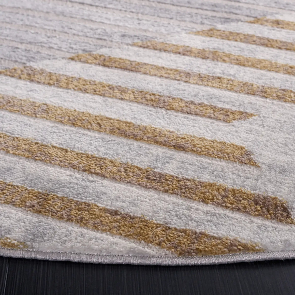 Safavieh Palma 5'-3" x 5'-3" Rug in Beige / Light Grey