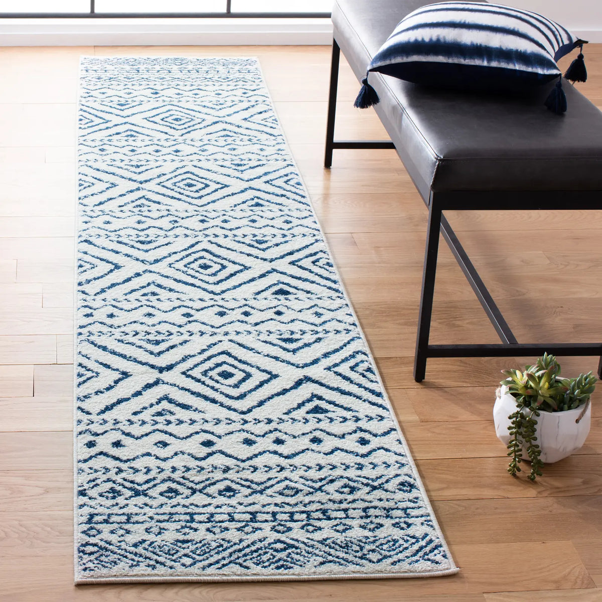 Safavieh Tulum 2'-0" x 11'-0" Rug in Ivory / Navy