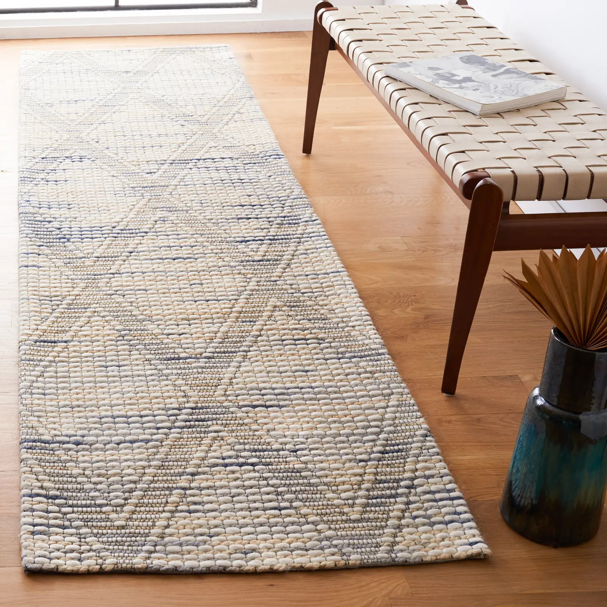 Safavieh Marbella 2'-3" x 9'-0" Rug in Ivory / Blue