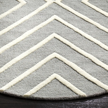 Safavieh Safavieh Kids 5'-0" x 5'-0" Rug in Grey / Ivory
