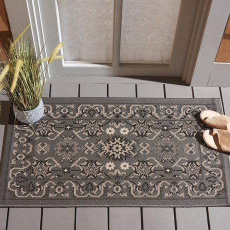 Safavieh Courtyard 2'-0" x 3'-7" Rug in Grey / Cream