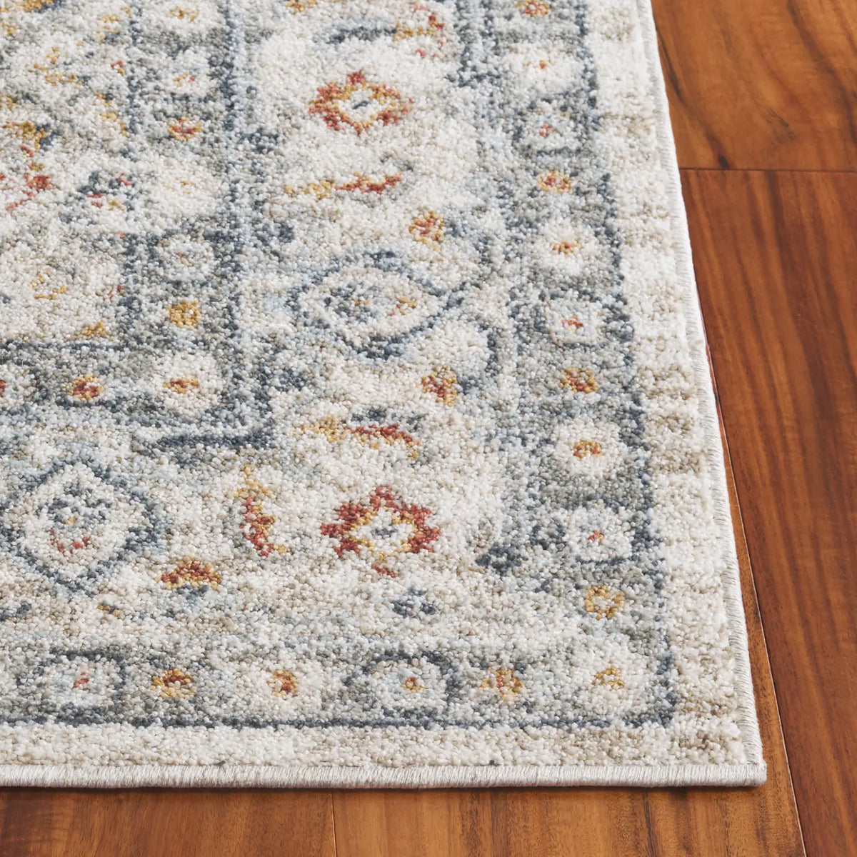 Safavieh Avalon 4'-0" x 6'-0" Rug in Ivory / Light Blue
