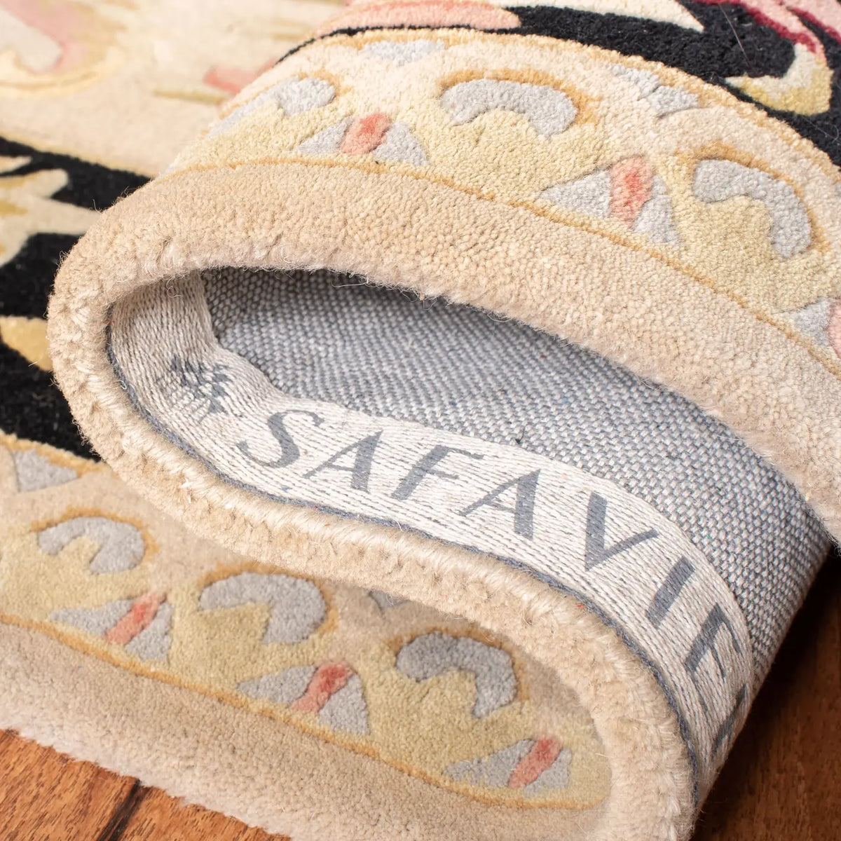 Safavieh Savonnerie 5'-0" x 8'-0" Rug in Ivory / Gold