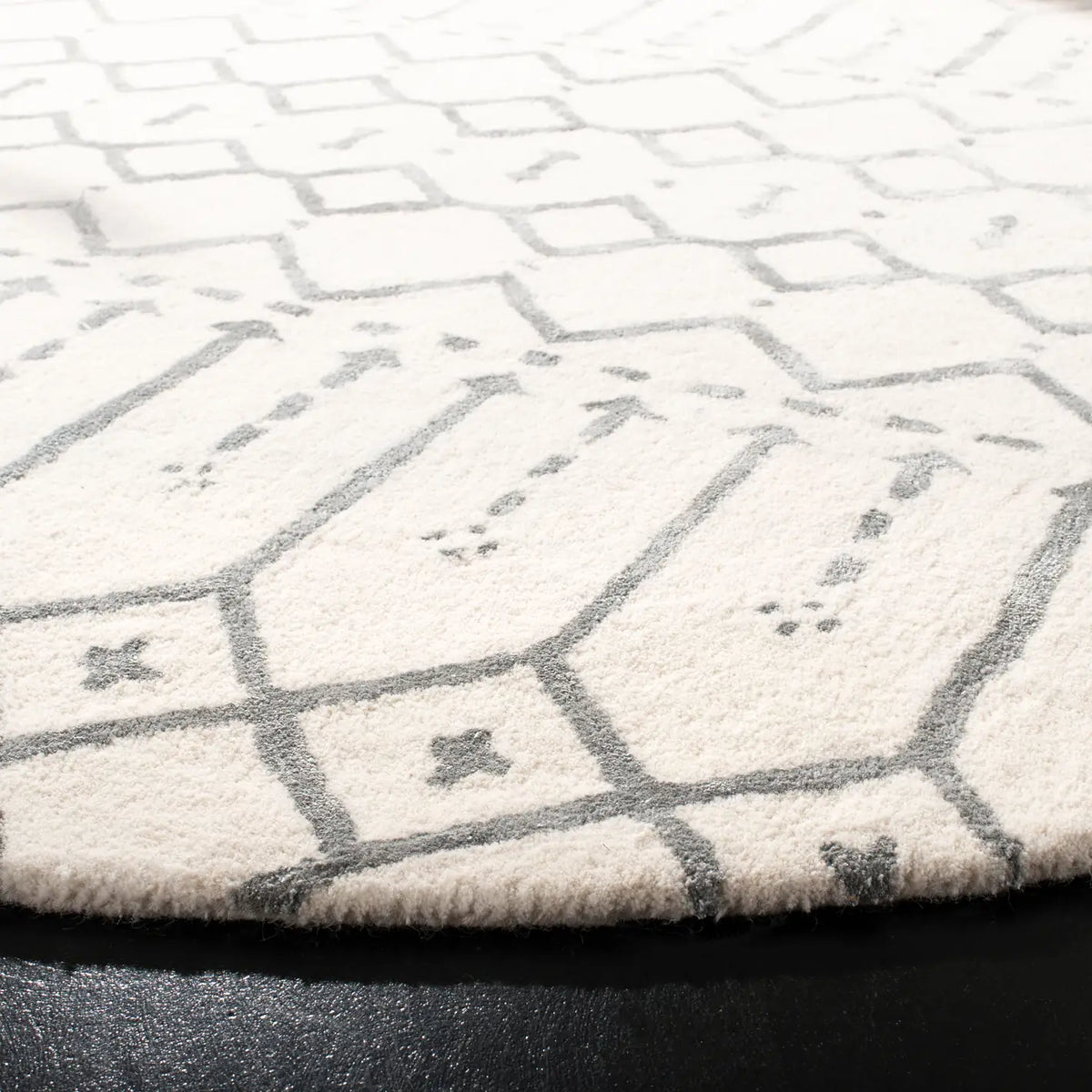 Safavieh Himalaya 6'-0" x 6'-0" Rug in Ivory / Grey
