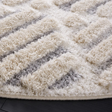 Safavieh Hi-Lo Shag 6'-7" x 6'-7" Rug in Beige / Grey
