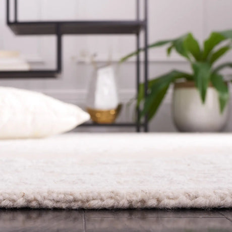 Safavieh Abstract 4'-0" x 6'-0" Rug in Ivory / Beige