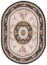 Safavieh Chelsea 4'-6" x 6'-6" Rug in Ivory / Black