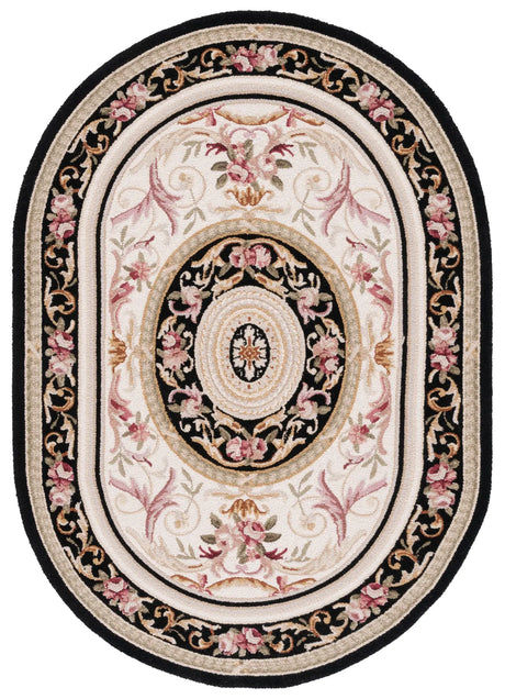 Safavieh Chelsea 4'-6" x 6'-6" Rug in Ivory / Black
